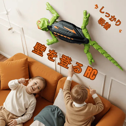 壁を登るRCトカゲ